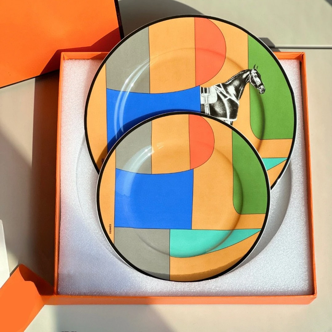 العظام الصين القهوة 2 كوب الصحون القدح طبق غربي مجموعة أدوات المائدة الفاخرة الأوروبية الحد الأدنى