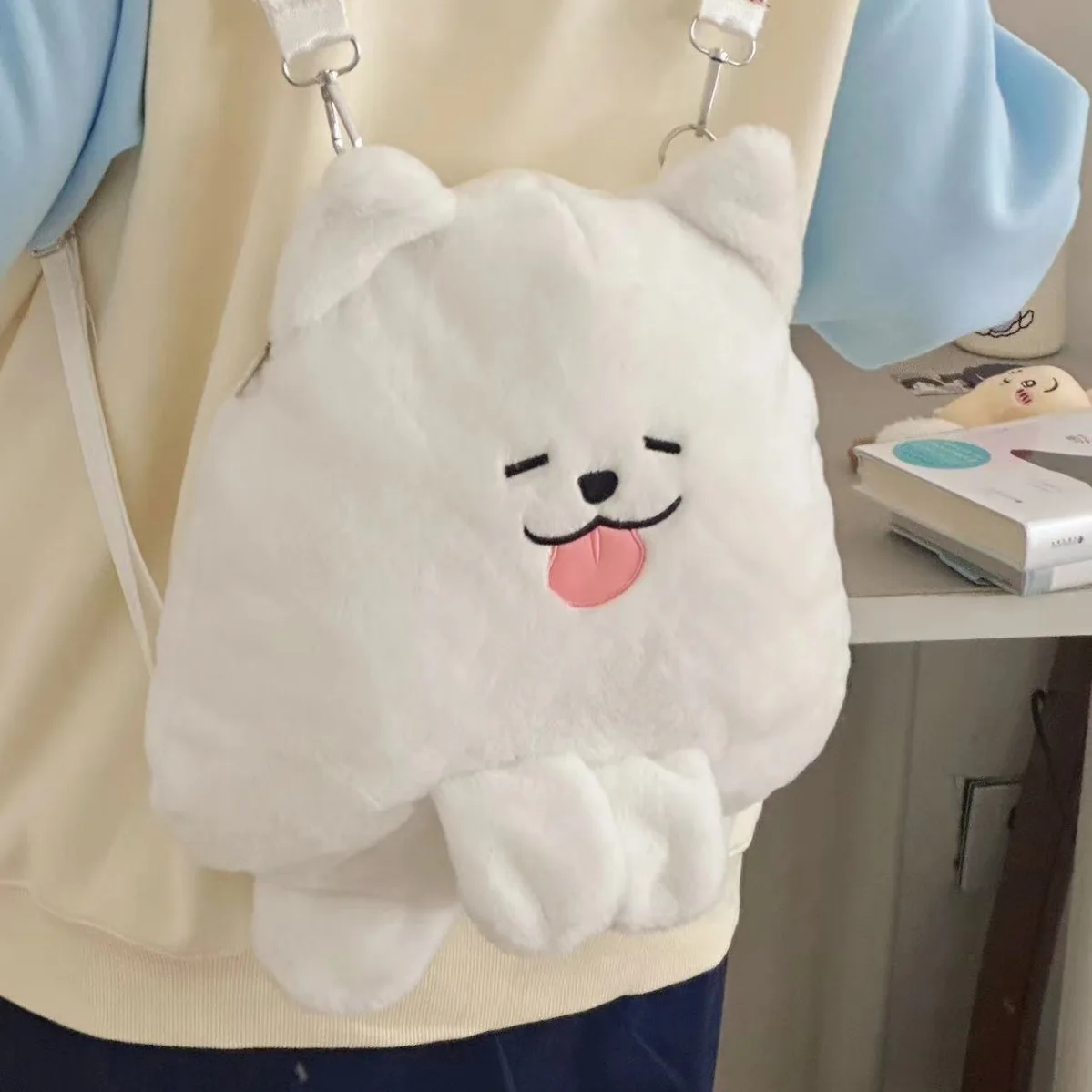 Śliczny pluszowy kremowy plecak dla lalek Samoyed Crossover Torba dla lalek z kreskówek