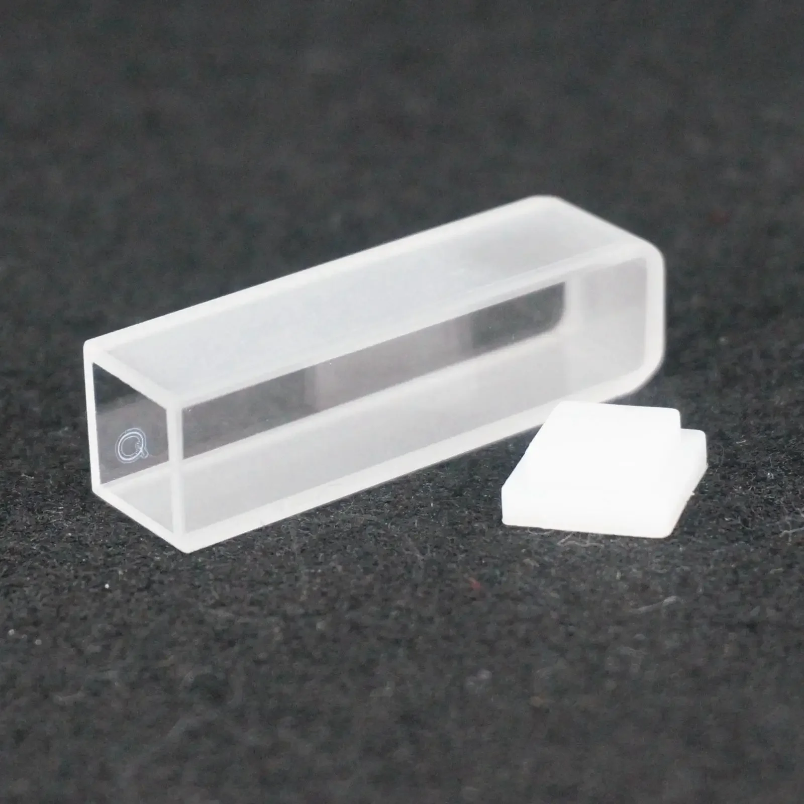 2Pcs 10mm Path Length JGS1 Quartz Cuvette Cell With Lid For Spectrophotometers