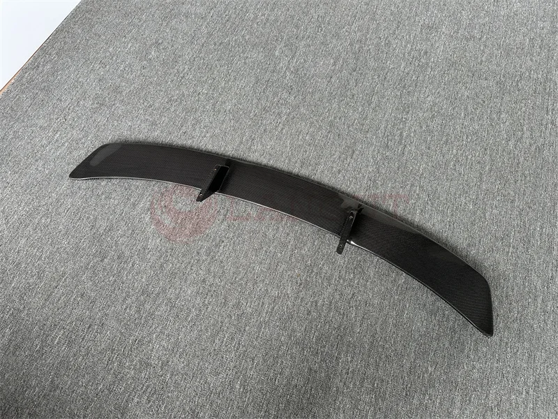 Car Parts Wholesale Carbon Fiber Car Spoiler Rear Wing for Ferrai 488GTB Upgrade to Novit Style