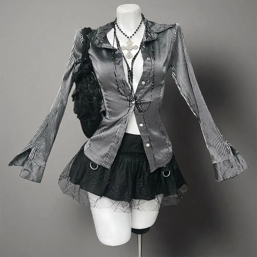 

Готический полосатый комплект из двух предметов, женская рубашка в полоску с длинным рукавом + черная кружевная короткая юбка Y2k, уличная одежда для вечеринок в стиле панк, 2026, осенний шик