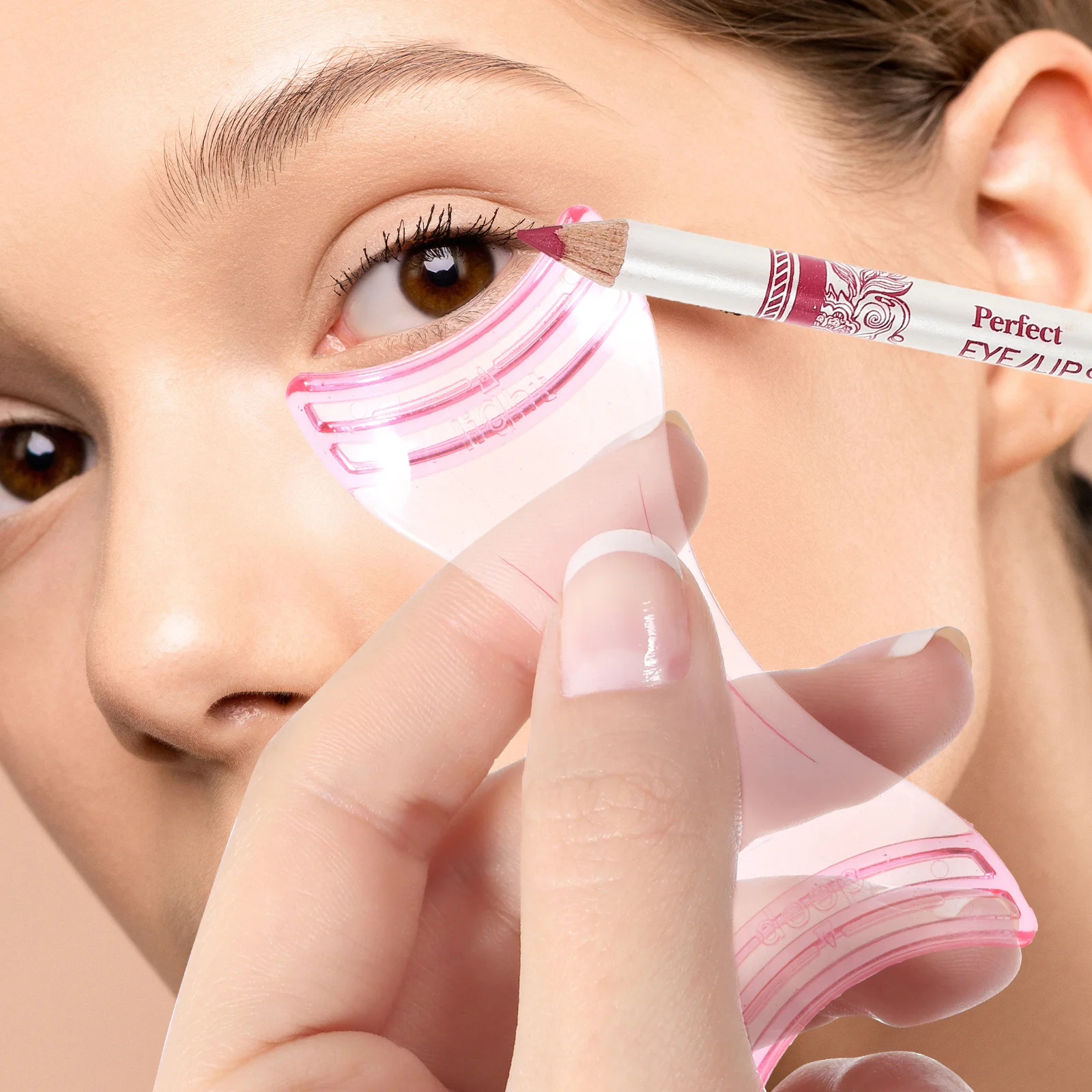 アイライナーシェイパー 8*3.5 センチメートル女性のメイクアップツール初心者のための曲線デザイン女性のアイライナーテンプレート女性アイラインステンシル