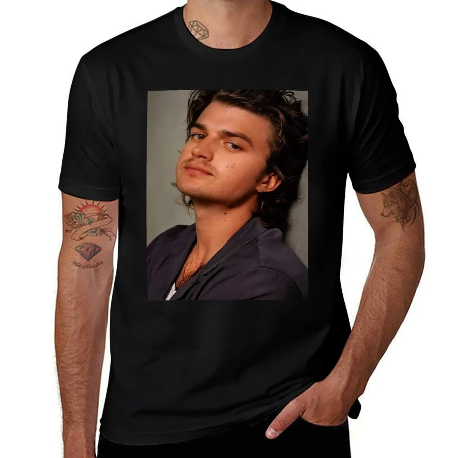 

Joe Keery retro T-Shirt Aesthetic clothing vintage T-shirts man shirts graphic tee Men's t-shirt