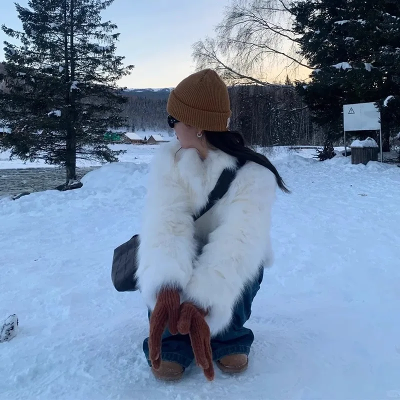 เสื้อโค้ทขนเฟอร์เทียมสำหรับผู้หญิง แจ็คเก็ตสั้นแบบเรียบง่าย ปกพับลง แขนยาว ซิปตรง สไตล์ลำลองสำหรับสุภาพสตรี ใส่ได้ทั้งในออฟฟิศและชีวิตประจำวัน สำหรับฤดูใบไม้ร่วงและฤดูหนาว ปี 2025