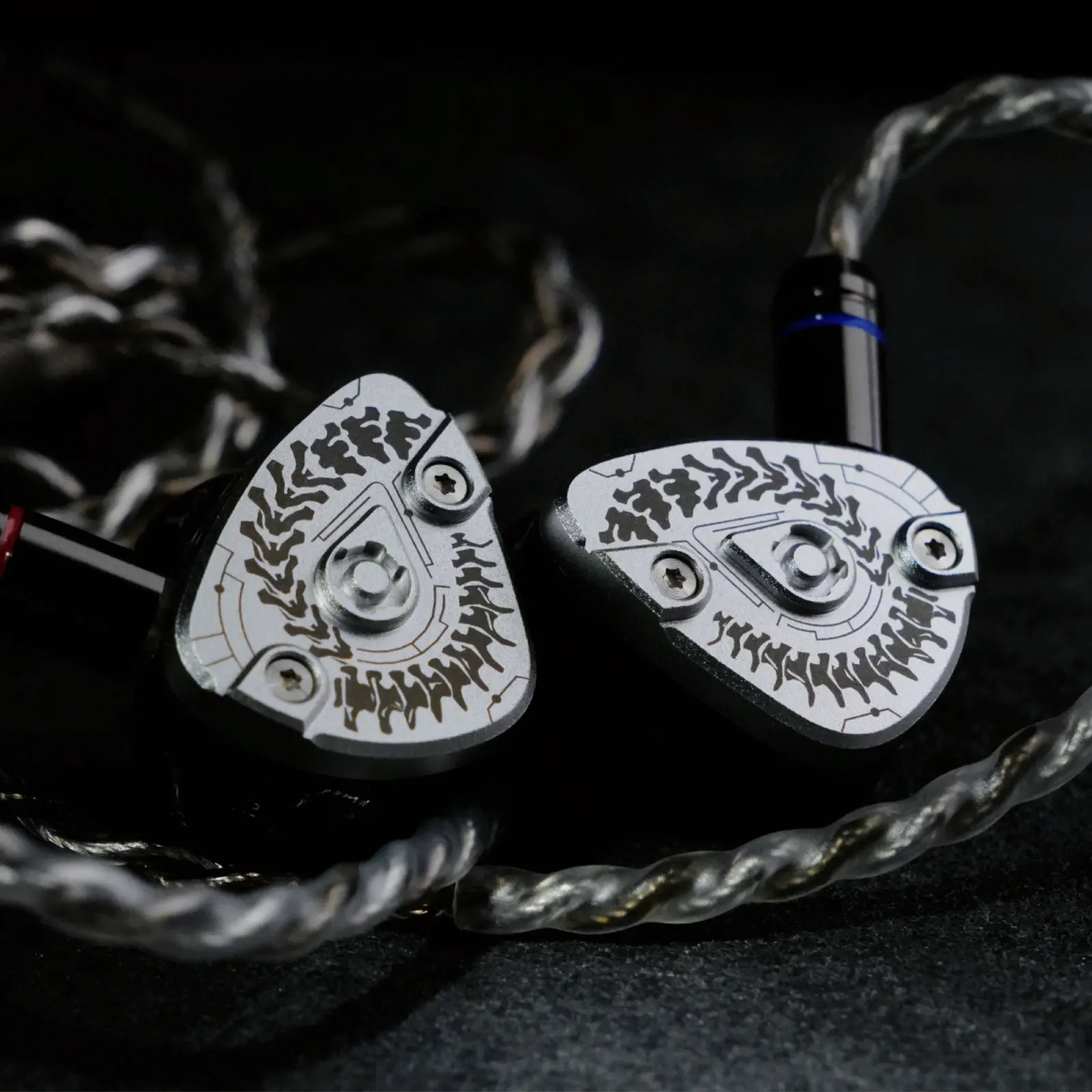 HE BULIANSHI 1DD+ 4BA Hybrid Configuration HiFi In Ear Earphones Detachable Cable with 2in1 Plug Rich Accessories Set