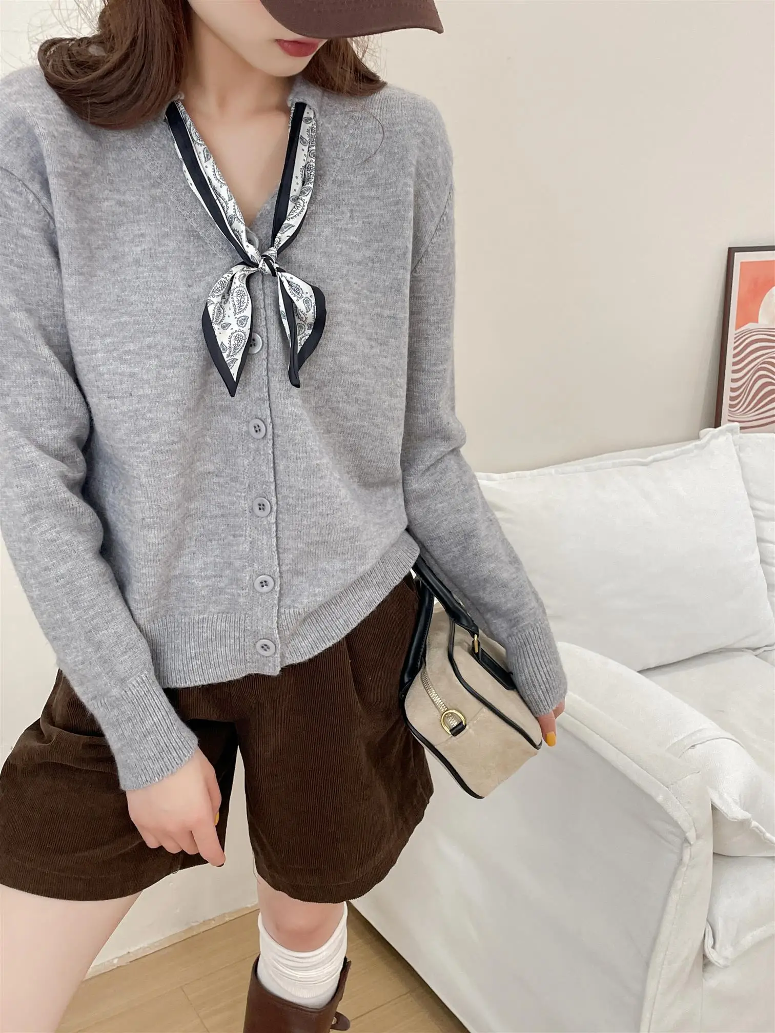 

Ladies' Soft Faionable Knitted Sweater with Scarf Spring Autumn New Sle Korean Version Loose Fit V-Ne Long Sve Top