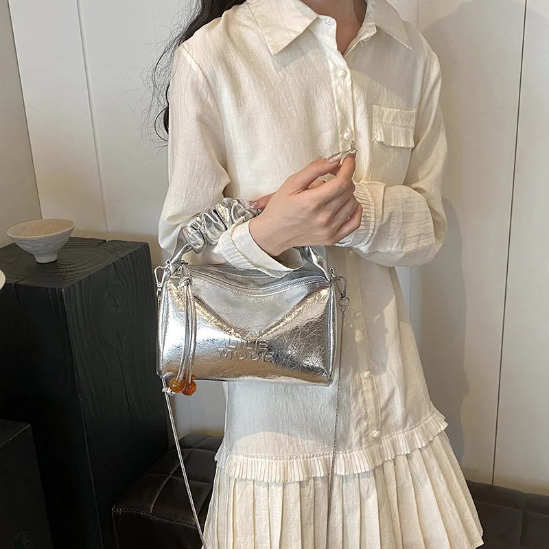 

Fashion Pleated Hand Holding Pillow Bag Women2024New Texture National Style New Style Shoulder Messenger Bag Chain Bag