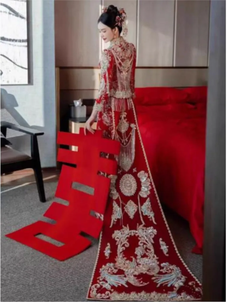 

The new red heavy industry tailcoat for brides wedding dress toasting and dragon phoenix gown