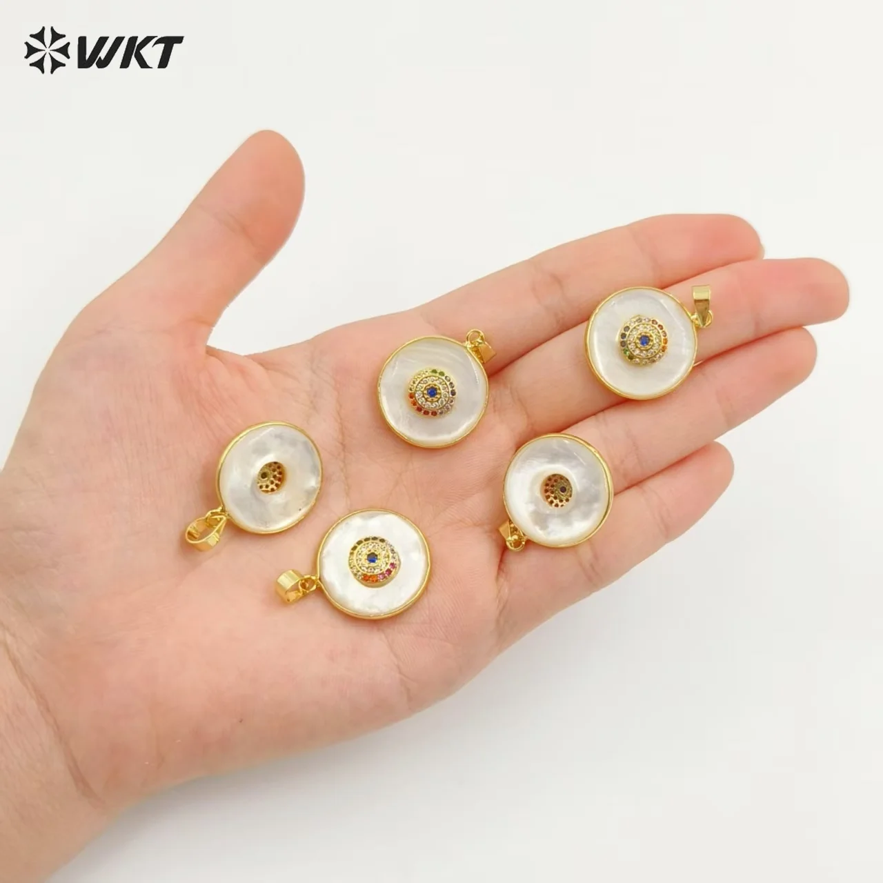 

WT-MP308 Wholesale Gold Plated Charm Jewelry Pendant Round Shape With Cubic Zircon For Women Fashion Style Necklace DIY Making