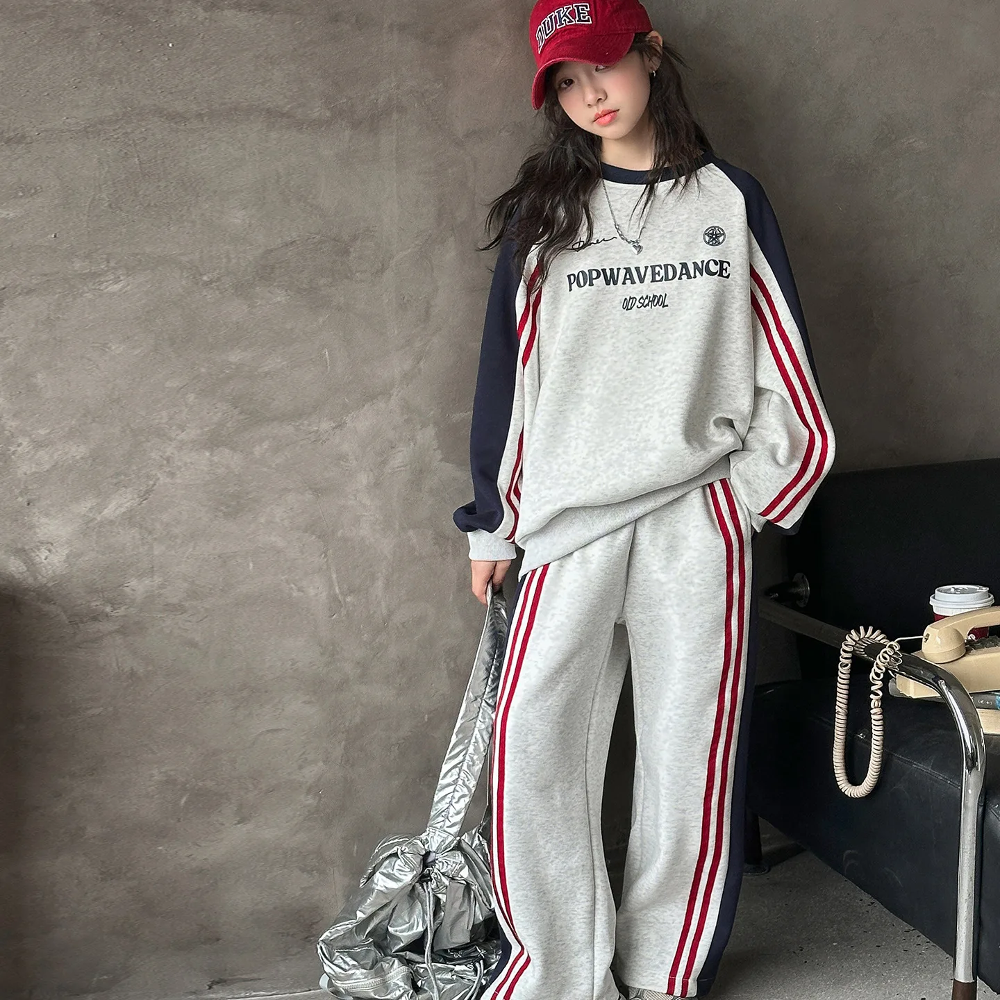 

Комплект свитеров для девочек 2026: Новинка весенней коллекции для подростков, корейский стиль, детский спортивный повседневный комплект из двух предметов для весны и осени, размер 170