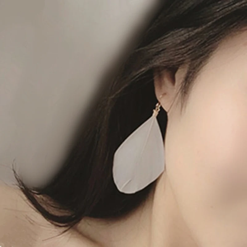New Exquisite Fashion Jewelry White Feathers Earrings Vintage Female Exaggerated Personality Earrings For Women Girl Gift