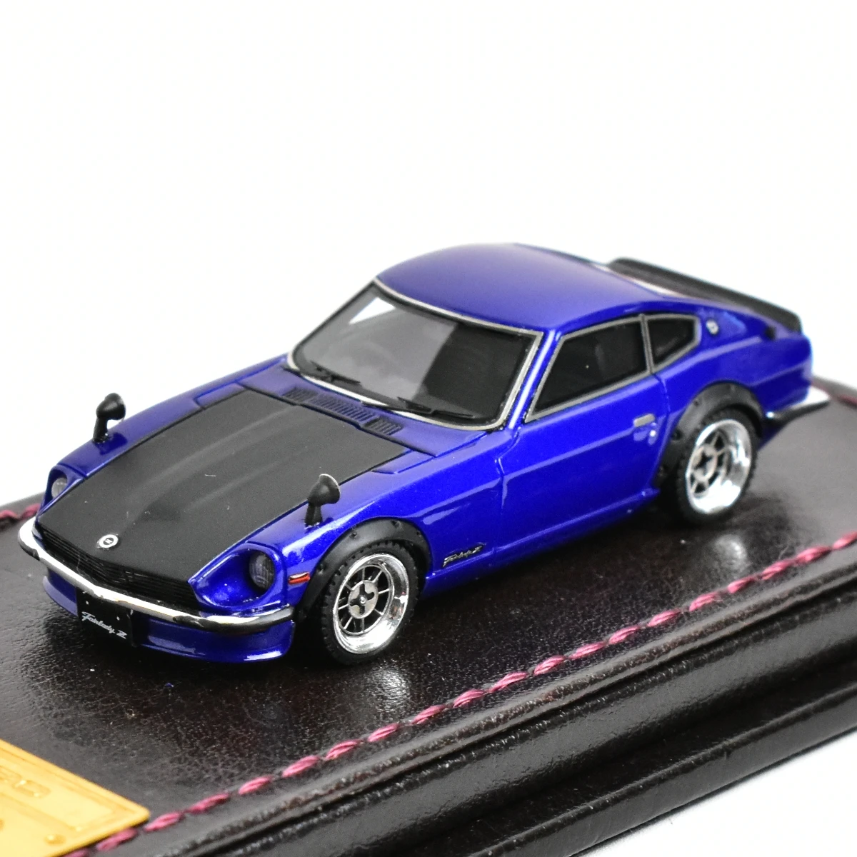 Ignition Model Cars 1:64 NISSAN FAIRLADY S30 Fairlady Z Gold Label