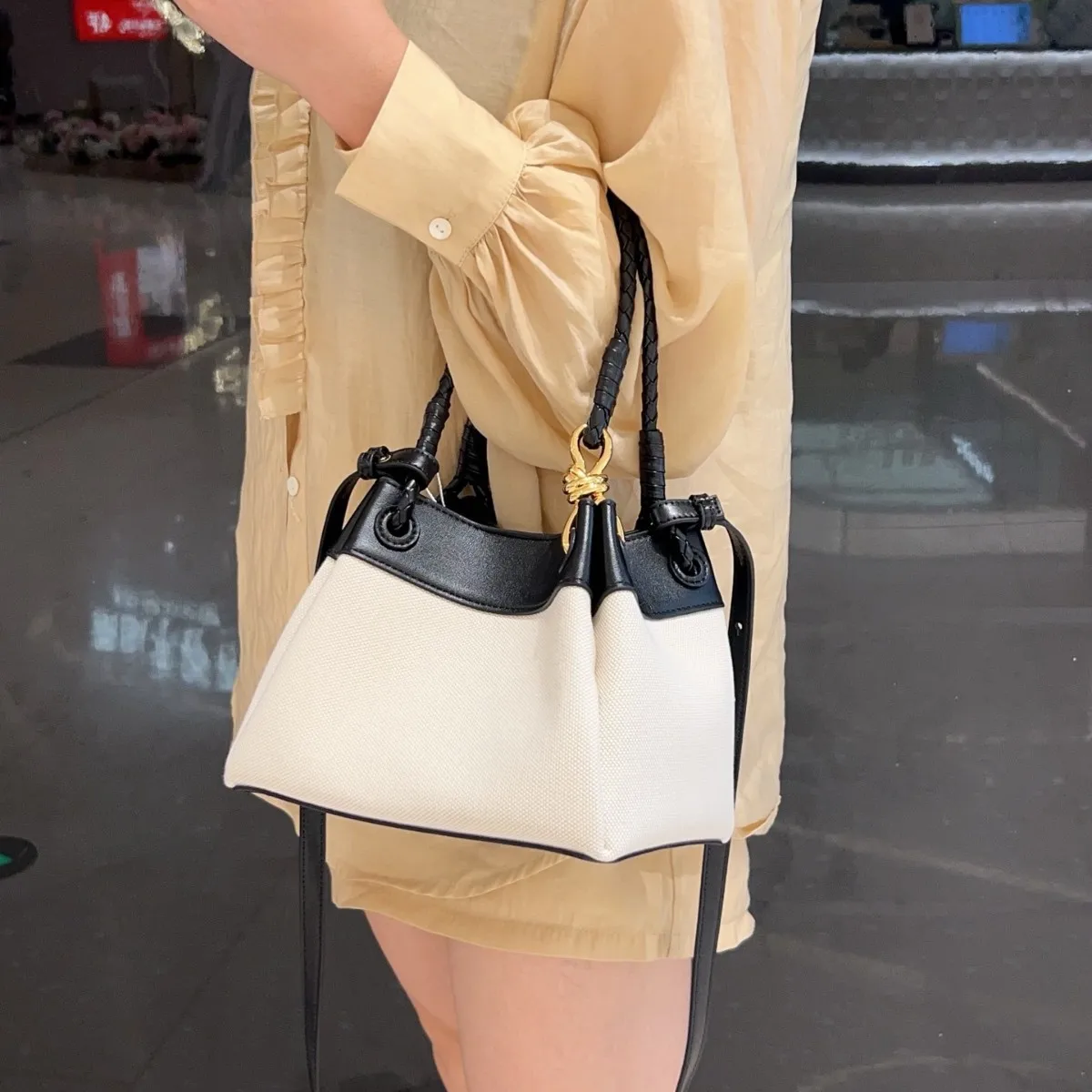 

Trendy Canvas Cowhide Portable Parachute Bag Casual Texture Bucket Single Shoulder Underarm Crossbody Women's Bag