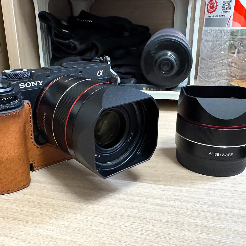 غطاء لين مربع حربة معدنية لهاتف SAMYANG / ROKINON AF45mm F1.8 AF35MM F2.8 FE يأتي مع غطاء معدني