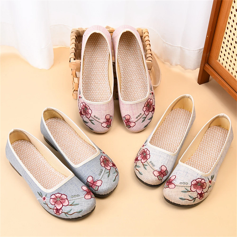 Women's New Embroidery Peony Floral Old Beijing Cloth Shoes Square Mouth Breathable Linen Retro Chinese Ethnic Style Flats Gifts