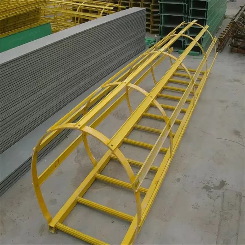 บันไดหนีภัยฉุกเฉินแบบเคลือบผงเหล็กชุบสังกะสีสำหรับภายนอกอาคาร ป้องกันสนิม