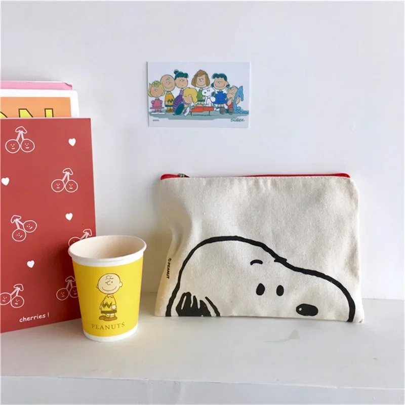 Snoopy Women cartoon Cosmetic Bag canvas Makeup Pouch Hand Travel Bag Lipstick Organizer Cases Fashion Zipper Clutch Phone Purse