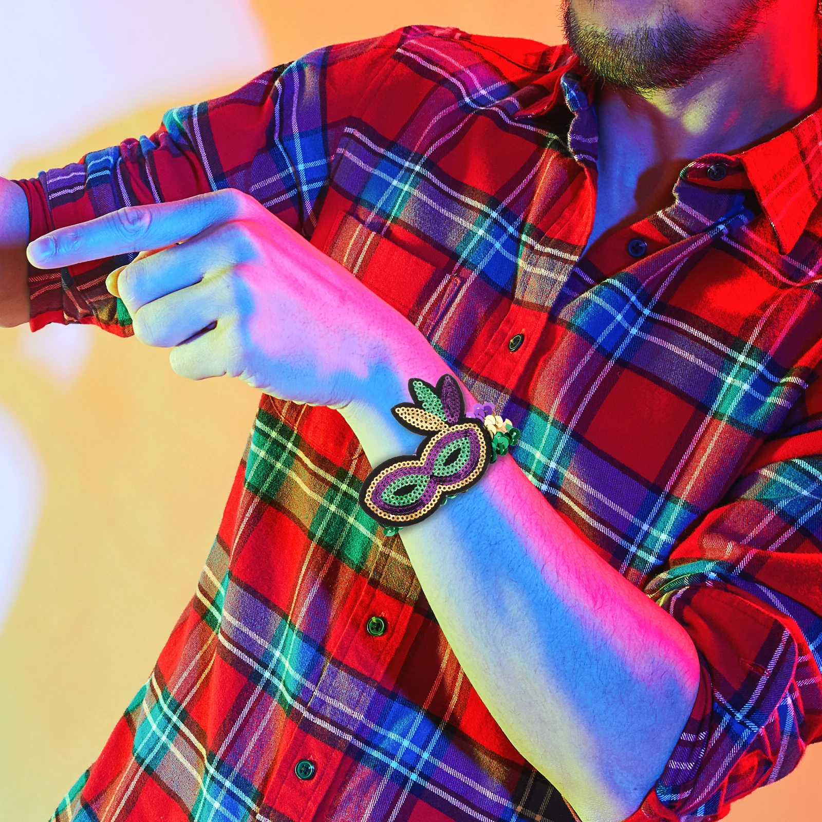 

2Pcs Irish Party Wristband Set Glitter Shamrock Bracelet Eyemask Design Festive Photo Prop Portable Hand Ring for St Patrick's