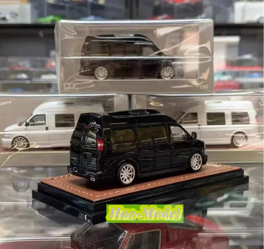 GOC 1:64 Per GMC SAVANA SUV In Lega di Metallo Pressofuso Modello di Auto Ragazzi Regali Di Compleanno Hobby Display Collezione Ornamenti Bianco/Nero