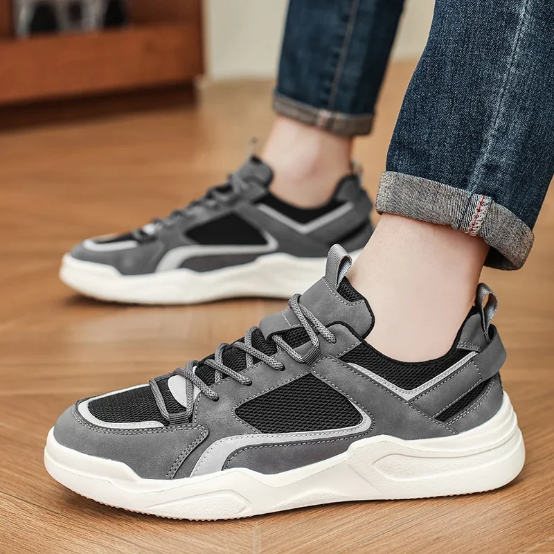 

Men's Large-sized Anti-slip Fashionable All-season Sports Shoes with Color-blocking Soft Soles Low Top Round Head and Lace-up