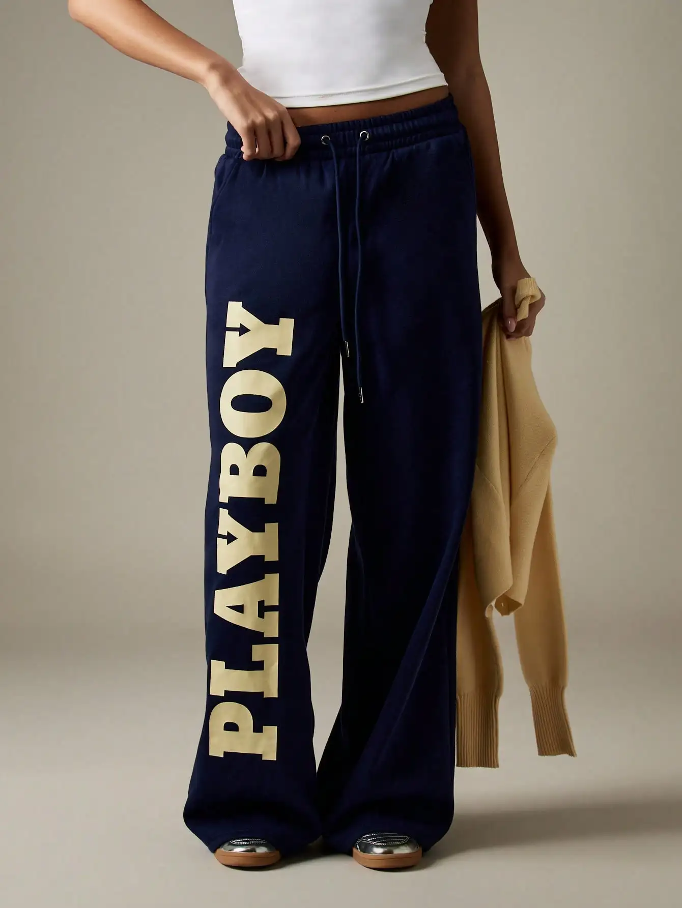 

Женские спортивные брюки свободного кроя с принтом и прямым силуэтом