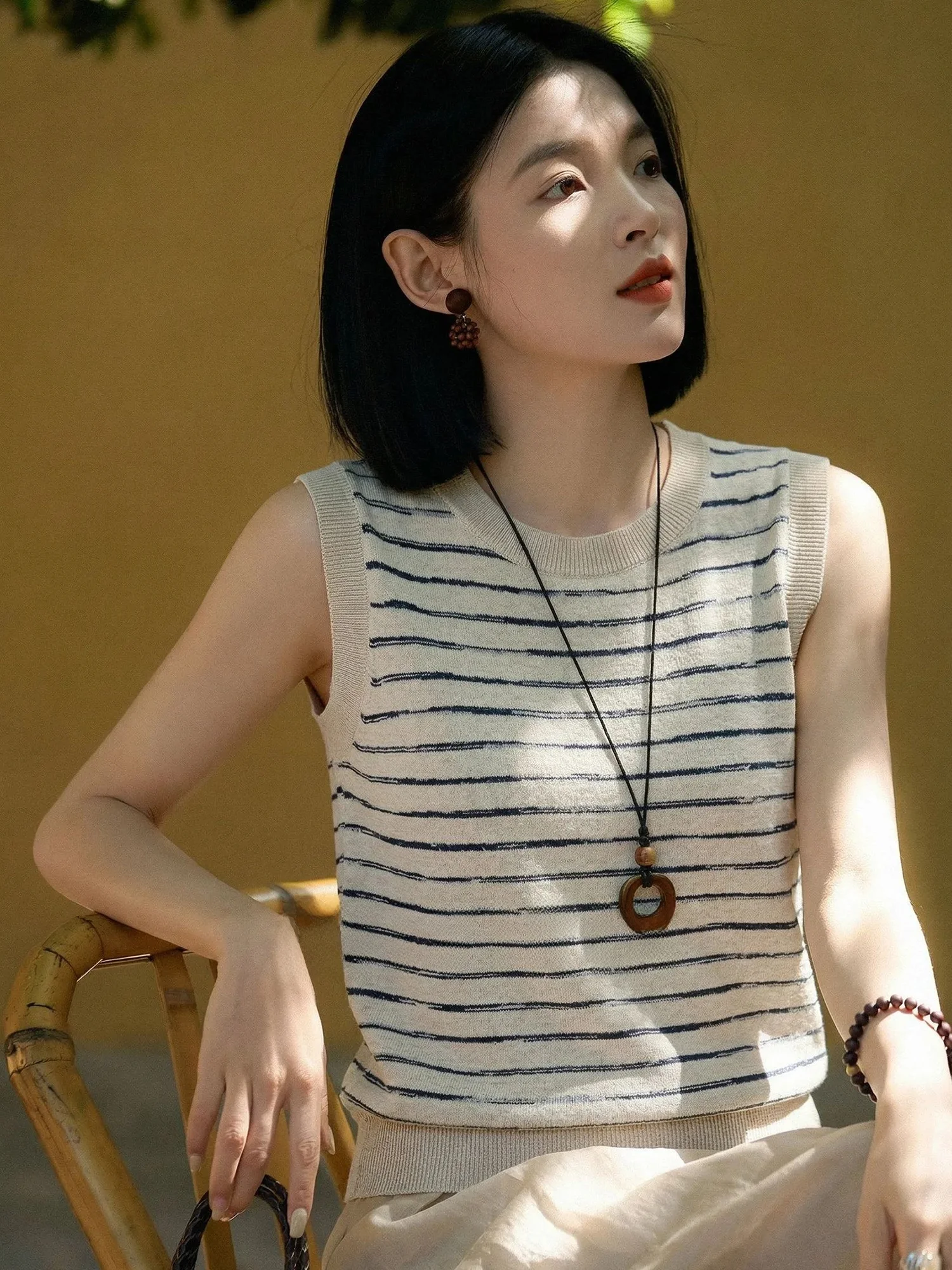 

Женский трикотажный топ Chivirin без рукавов в полоску, приталенный, летний, повседневный, с круглым вырезом, из шелковой смеси, легко носить