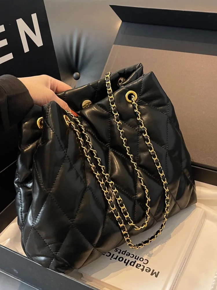 Classic Black Pu Shoulder Bag Women 2024 Large Capacity Soft Leather Chain Magnetic Bucket Bags Lady Versatile Commuting Handbag