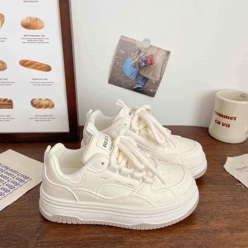 Herbst Neue Koreanische Version Mode Trend Vielseitig Casual Bequeme Sport Atmungs Dicken sohlen Nische frauen Schuhe 2025