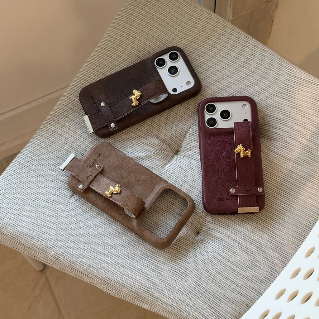Retro Leder Textur Metall Pony Dekoration Armband Armband mit Halter schützen Telefon Abdeckung Fall für iPhone 17 16 15 14 Pro Max