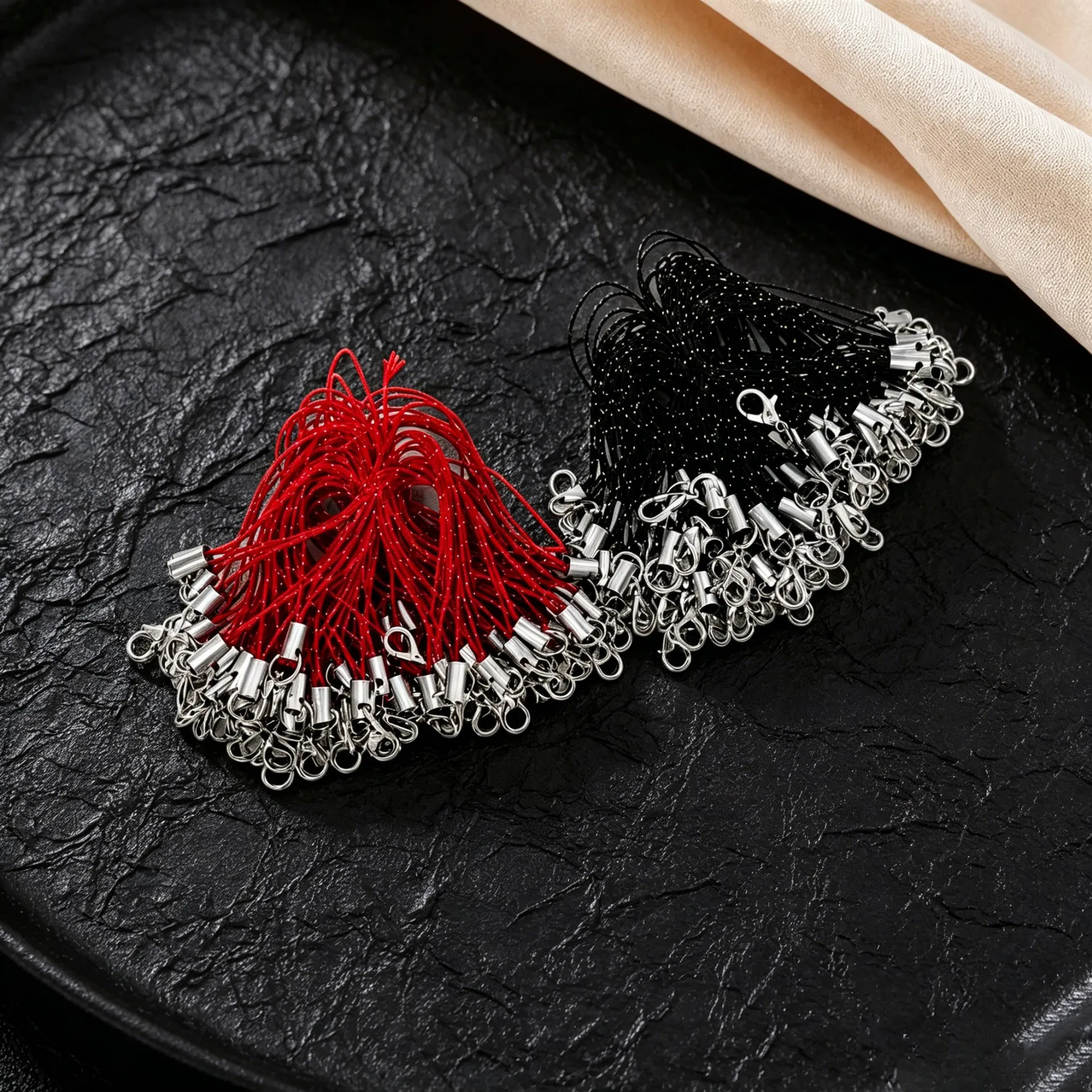 100 Stück Schlüsselbänder mit Karabinerhaken, Seil-Schlüsselanhänger, Handy-Set, Charms, Schlüsselringe, Taschenzubehör, Bastelbedarf – Detail 1