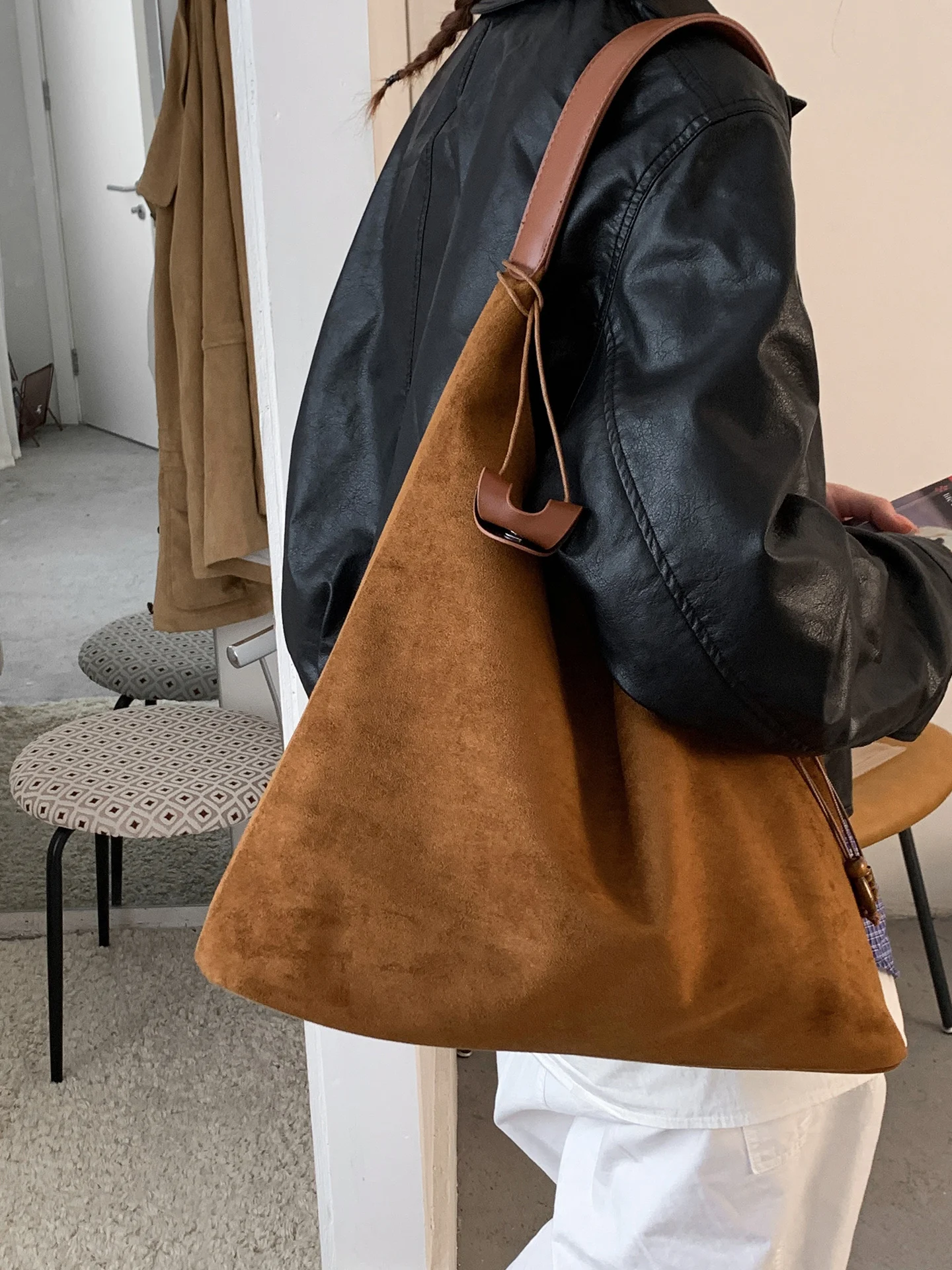 

Retro Niche Underarm Bags for Women Autumn Winter 2025 New Korean Tote Large Capacity Bag