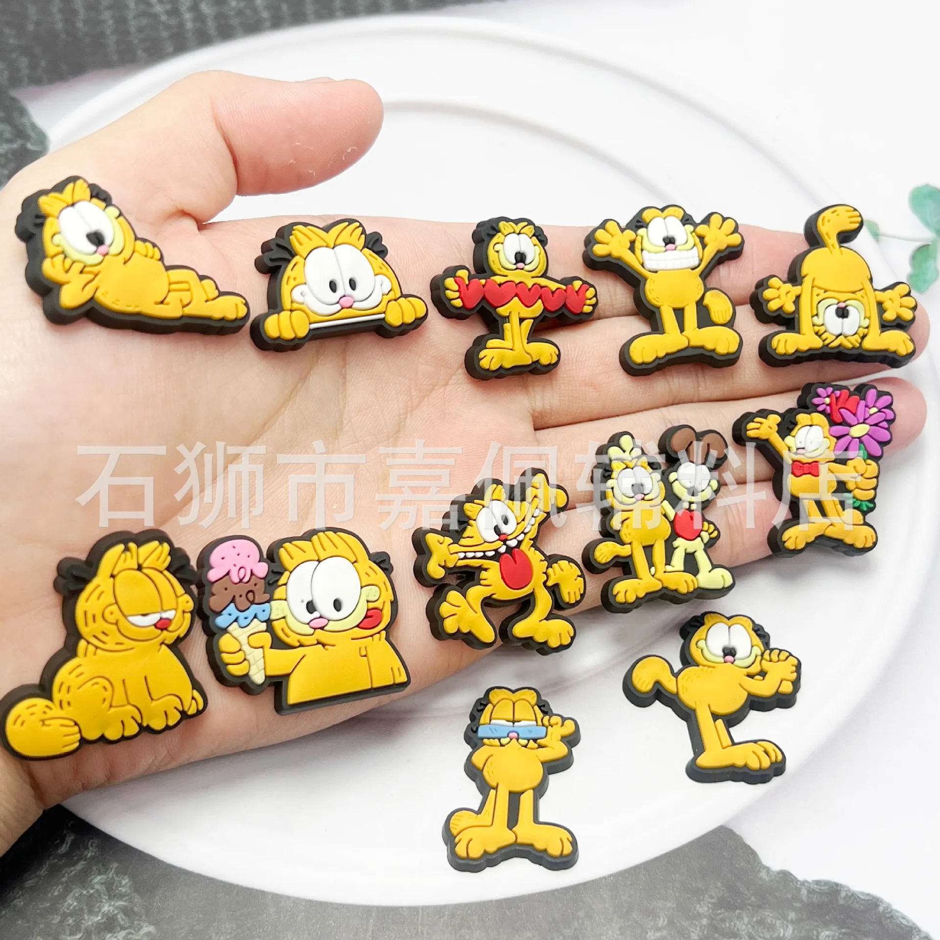 Hot 12Pcs Garfield cat Charms Slippers new Decor pretty Accessories Shoes Flower Game Figure Sandals Ornament Shoe Buckle