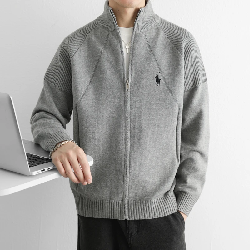 Giacca cardigan lavorata a maglia per la primavera e l'autunno Maglione con colletto rialzato con cerniera semplice e alla moda di fascia alta