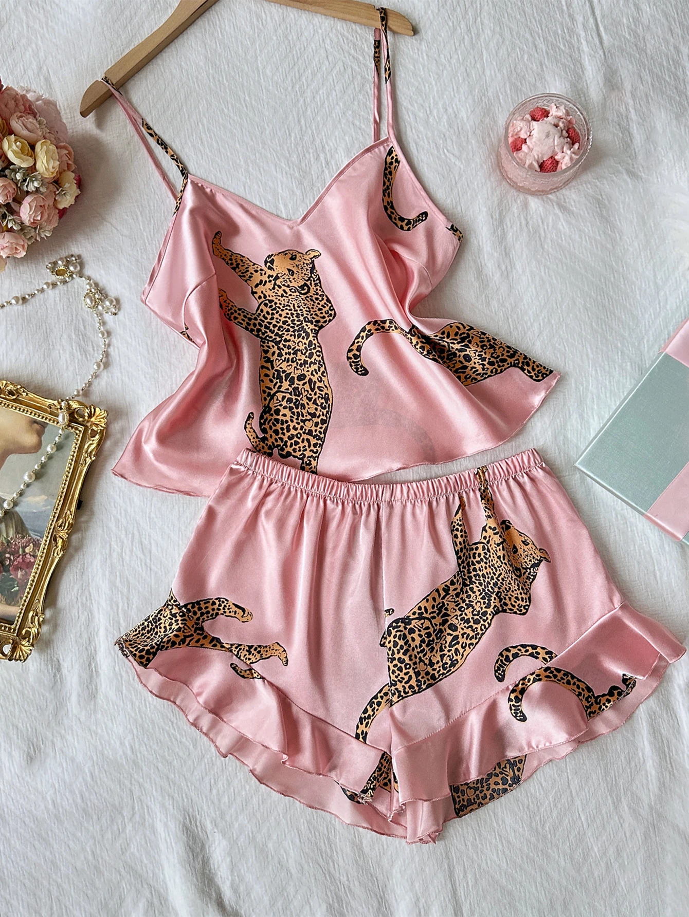 Zweiteiliges Pyjama-Set für Damen, Leopardenmuster, Rüschen, Cami-Oberteil mit Shorts, Nachtwäsche, Loungewear – Detail 2