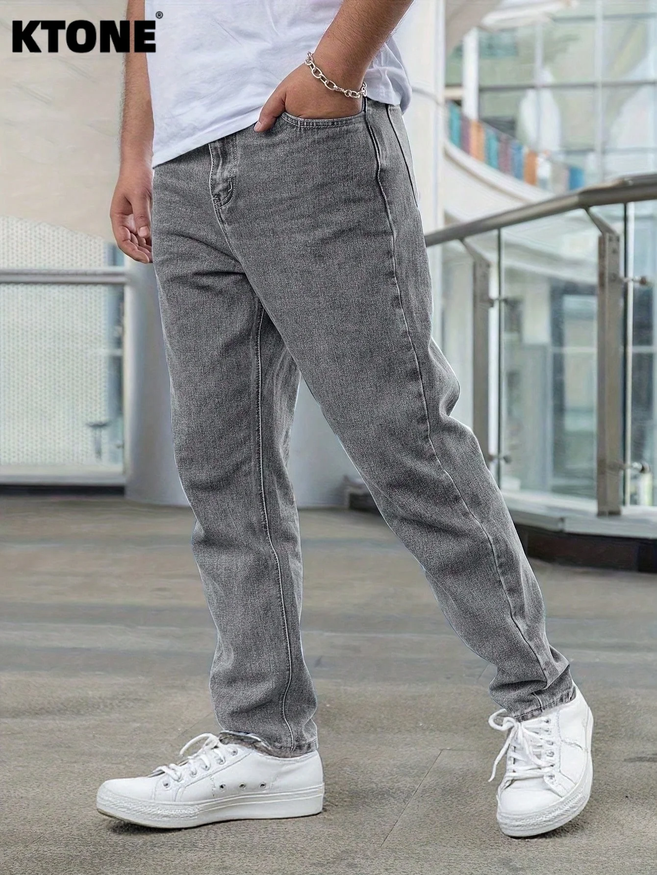 

Оригинальные узкие джинсы для мужчин в стиле Drip Light Retro Look. Аксессуары и ремни в комплект не входят.