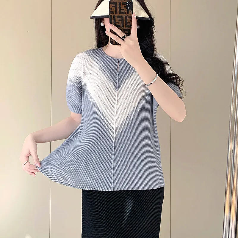

Miyake Pleated T-Shirt 2026 Summer New Simple Loose Casual Short Sleeve Color Block Elegant Women Stretch Plus Size No-Iron Top