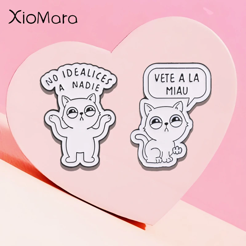 Funny Spanish Quotes Cat Enamel Badge NO IDEALICES A NADIE Humor Cartoon Animal Pins Lapel Bags Decor Jewelry Gifts for Friends