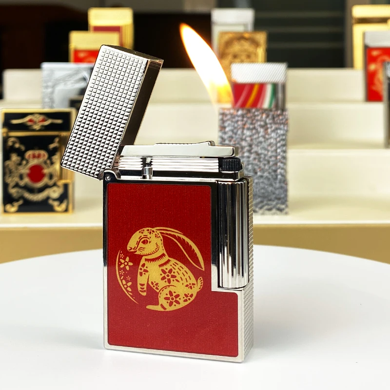 

Памятное издание, роскошная бутановая зажигалка, одинарное и двойное пламя, пинг-звук, естественная краска, коптильня для сигарет 11271