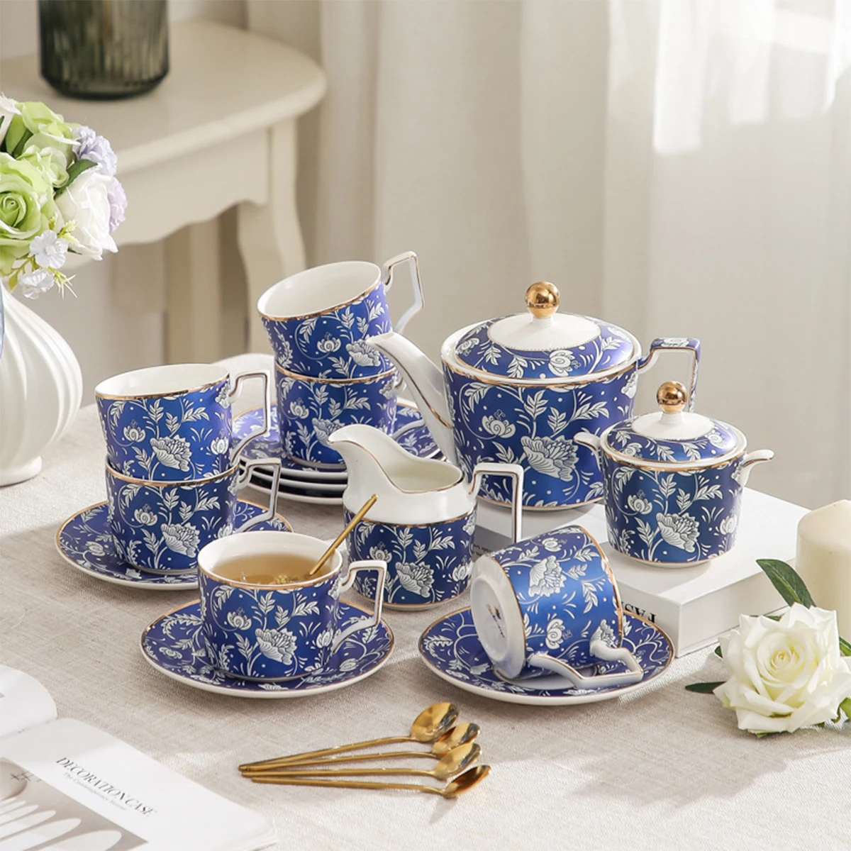 طقم شاي للبالغين يتسع لـ 4/6 أشخاص - طقم فناجين شاي زرقاء، طقم شاي لحفلات الشاي للسيدات، صيني عظمي رائع، طقم شاي بعد الظهر من البورسلين الإنجليزي العتيق، هدية فاخرة