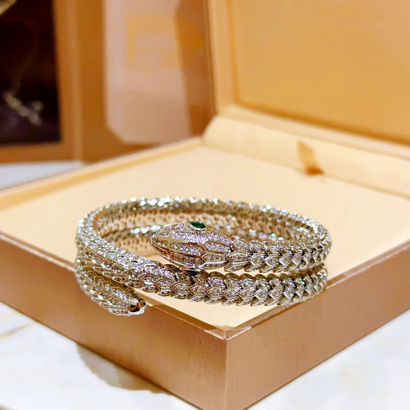 

OUTLETSNew high-end V-gold material micro inlaid with diamonds, dazzling luxury snake bone bracelet for women