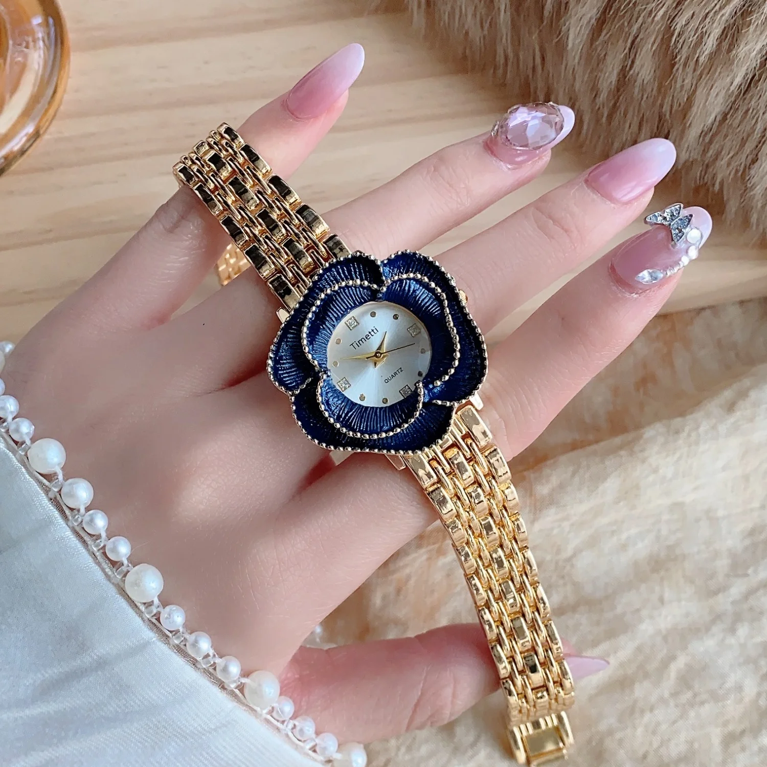 Blue Camellia Decoration Ladies Bracelet Watch Exquisite Gold Fashion Quartz Wristwatches Light Luxury Women's Watches Montre Fe