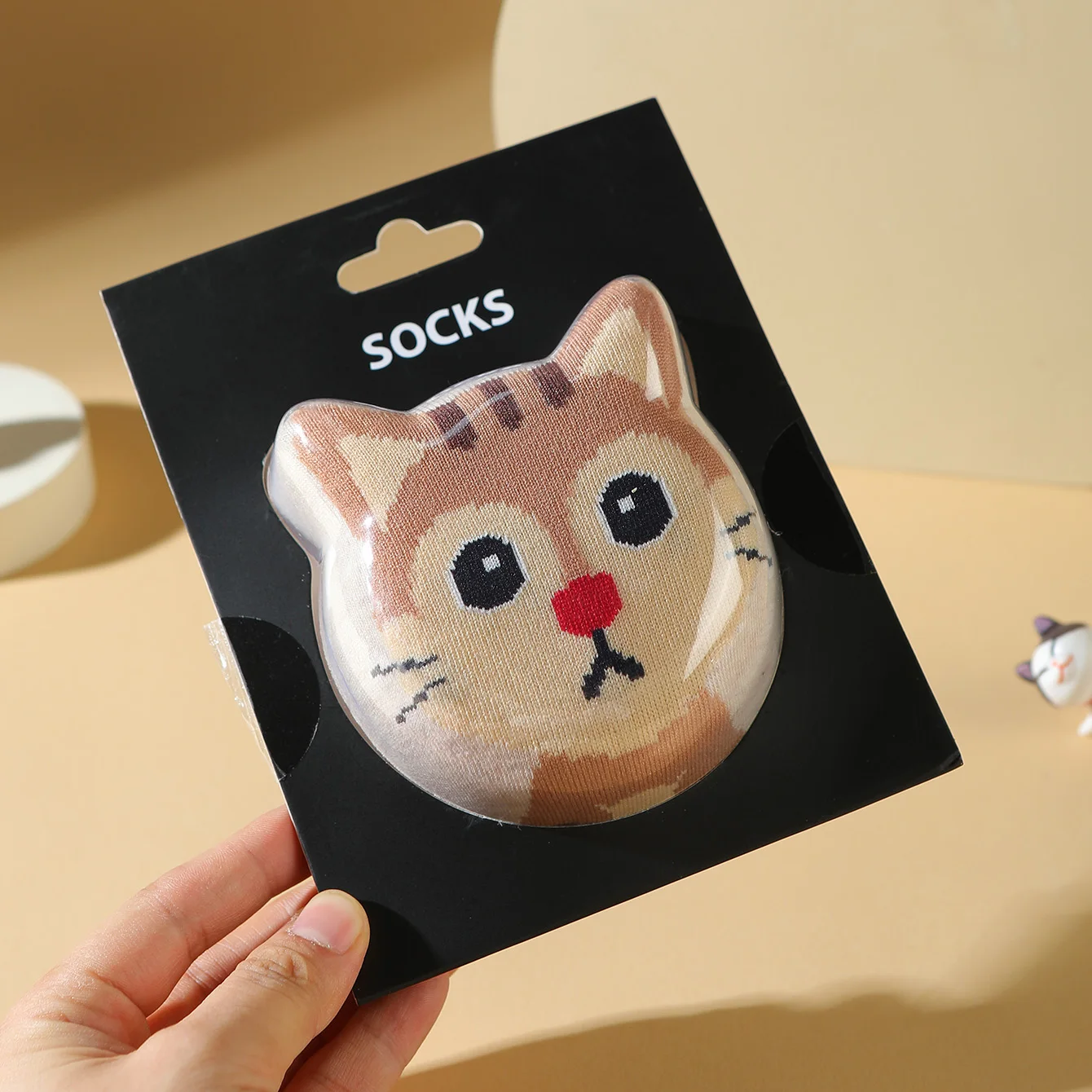 1 pair of unisex mid-calf socks with a novelty and interesting squirrel animal design, gift box socks, creative socks, fashionable and trendy style, comfortable and breathable, suitable for parties, casual wear, Valent