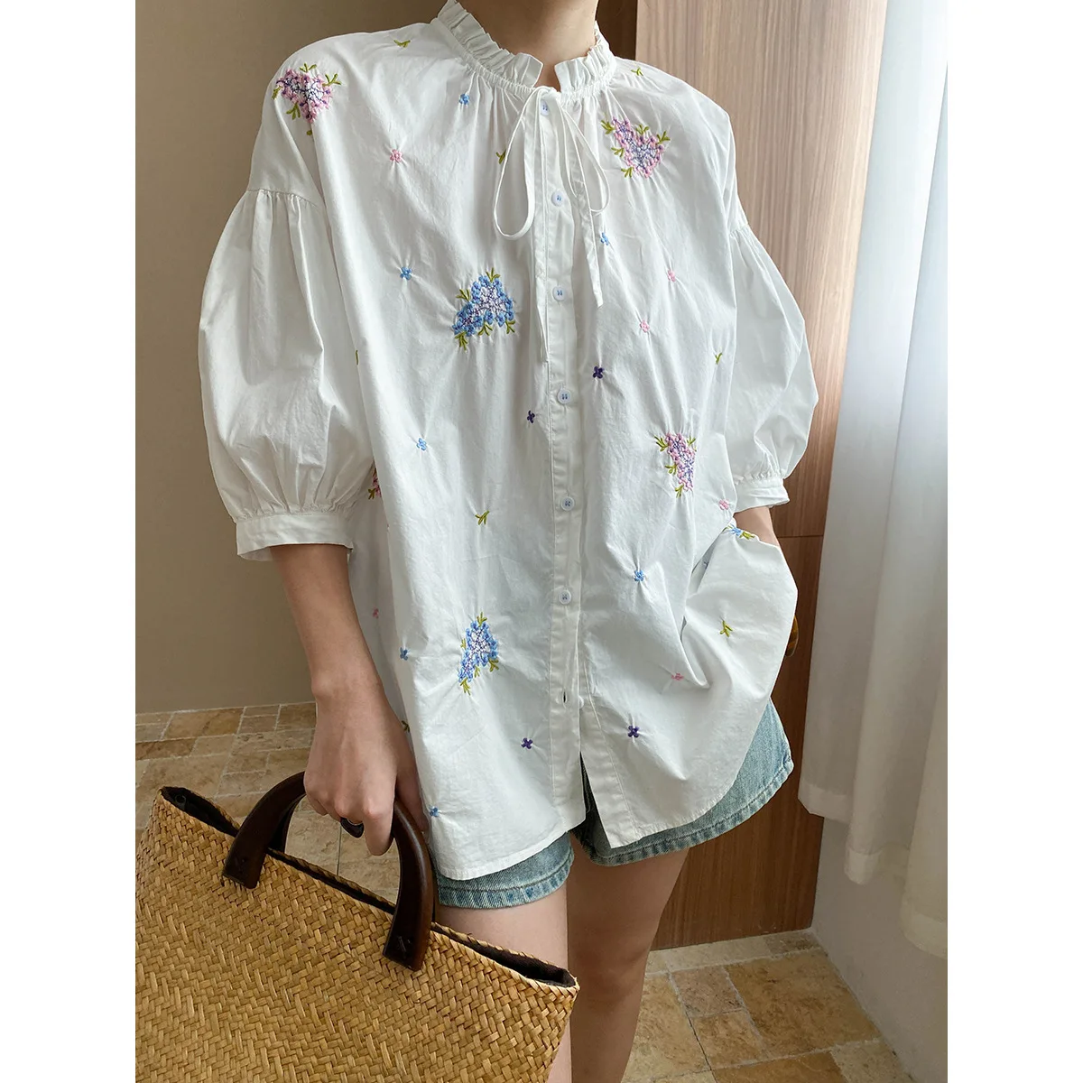 

SuperAen Summer New Style Floral Embroidery Tree Fungus Lace-up Stand-up Collar Puffed-sleeve Shirt Sweet Shirts