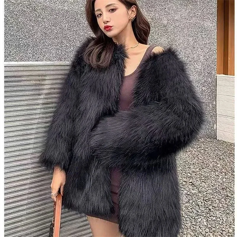 Black Imitation Fox fur Coat For women New Fashion trend for Autumn and winter 2025 Loose and Thick Faux fur Coats Female