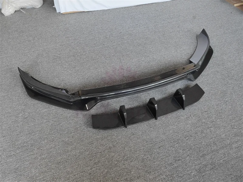 For the new Porsche Cayenne Plus CM style body kit Carbon front bar edge