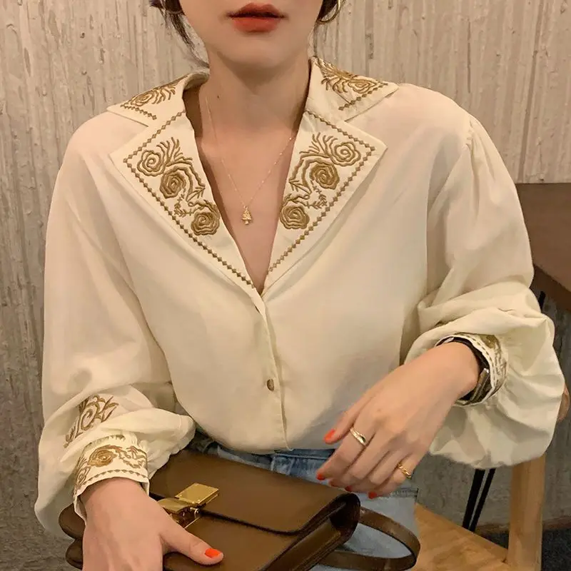 2024 New Spring and Autumn Korean Retro Casual Shirt Lantern Sleeve Flip Collar Printed Embroidered Splicing Women\'s Shirt Top