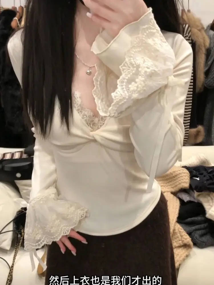 Sexy Lace Splicing Flared Sleeves Top Women's V-Neck Long Sleeve T-Shirt Fashionable Slim Y2k Aesthetic Bodycon Fabric Interior