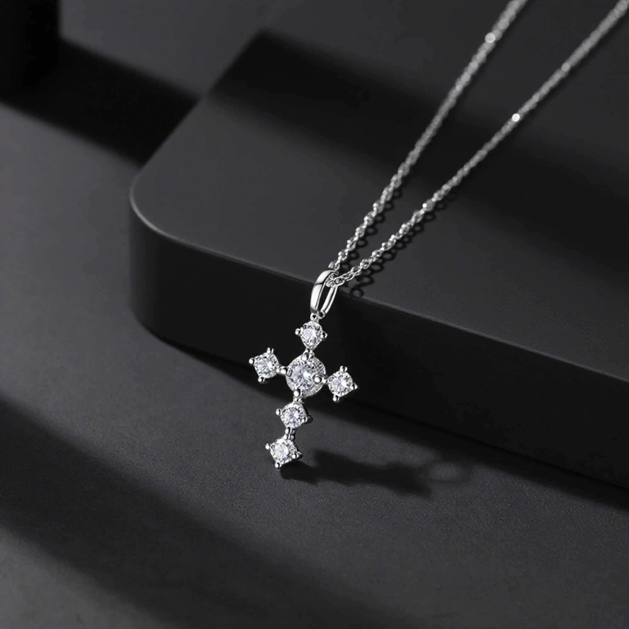 

Effie Queen Real S925 Silver Cross Pendant Necklace, Sparkling Zirconia Ornament With Classic Cable Chain Jewelry Present SAPN51