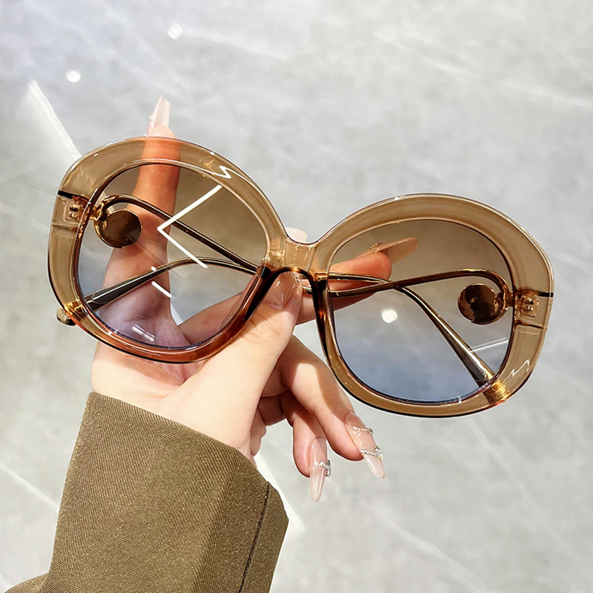 

Round Box Retro Pearl Sunglasses Women's Fashion Personality High Sense Big Box Metal Sunglasses New