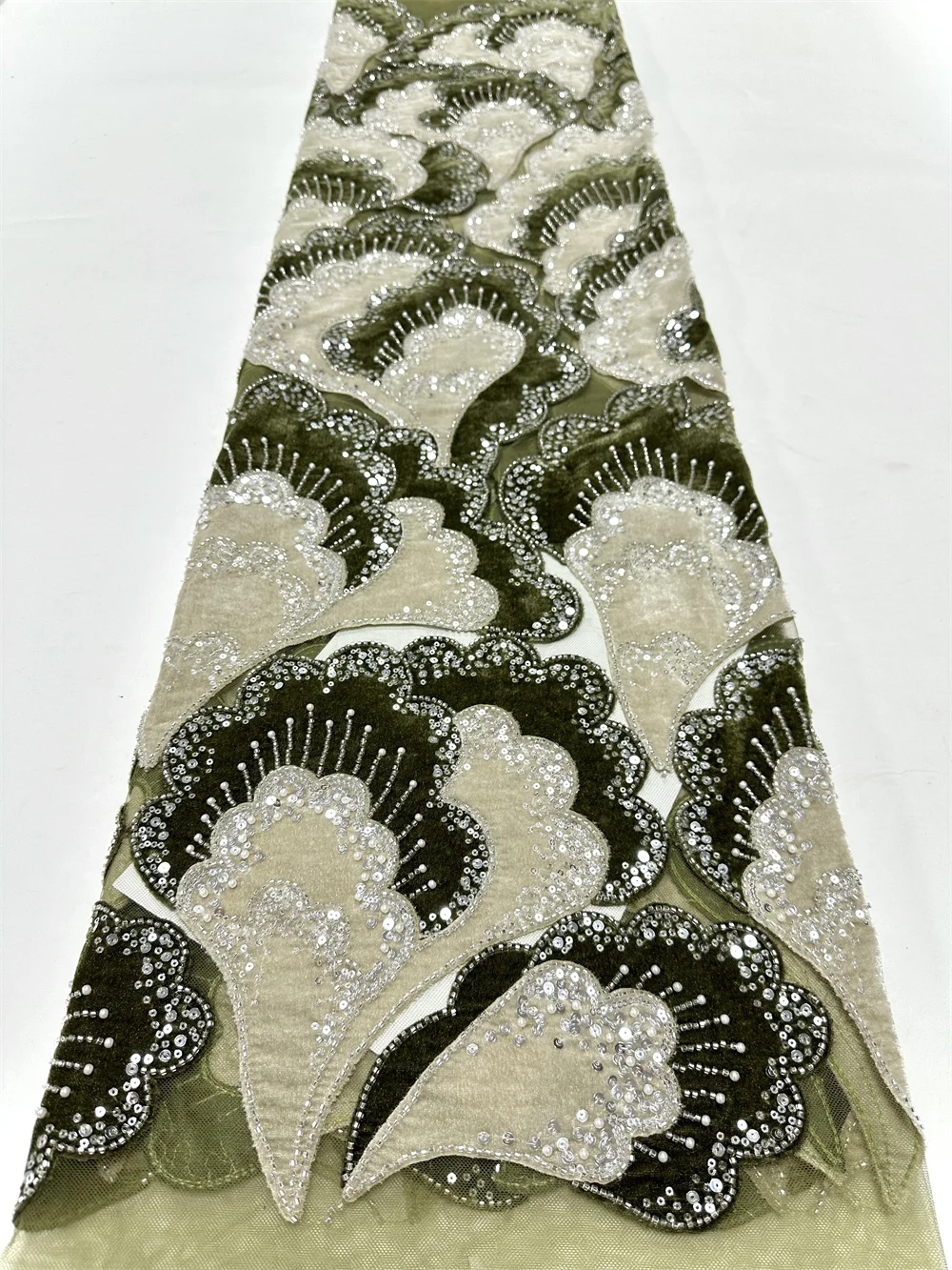 

New Design African Beads Lace Fabric 2025 Luxury French Velvet Mesh Sequined Embroidered Lace Fabric Party Evening Dress Sewing
